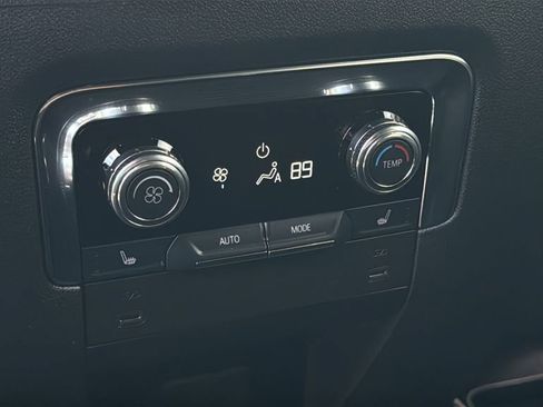 Used 2025 GMC Yukon XL AT4 w/ AT4 Premium Package AWD/4WD image 21