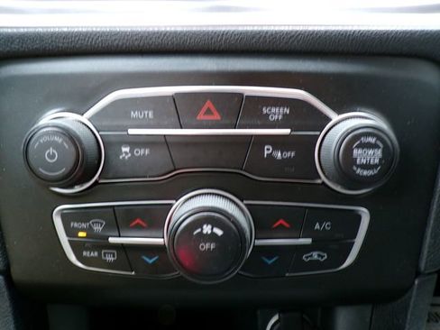 Used 2022 Dodge Charger SXT w/ Driver Convenience Group image 25