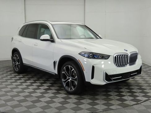 New 2026 BMW X5 sDrive40i image 3