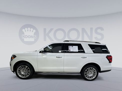 Used 2024 Ford Expedition Limited image 8