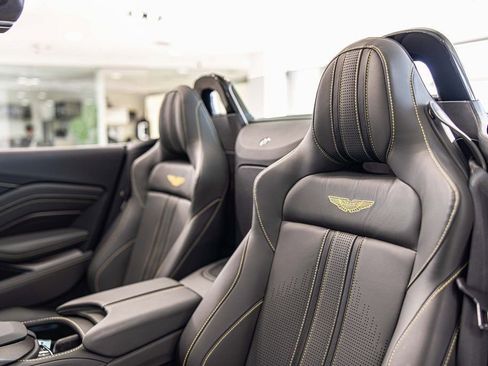 Used 2023 Aston Martin V8 Vantage Roadster RWD image 15
