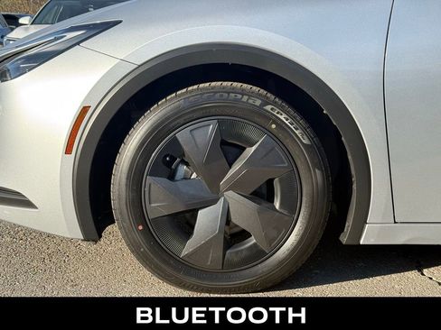 Used 2024 Toyota Prius LE image 5