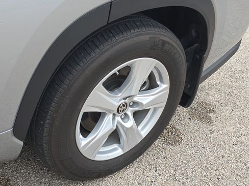 Used 2024 Toyota Highlander LE image 10