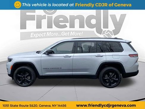 Used 2023 Jeep Grand Cherokee L Limited w/ Black Appearance Package AWD/4WD image 8