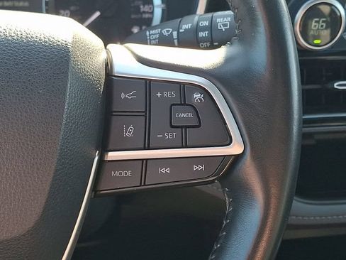 Used 2023 Toyota Highlander XSE AWD/4WD image 23