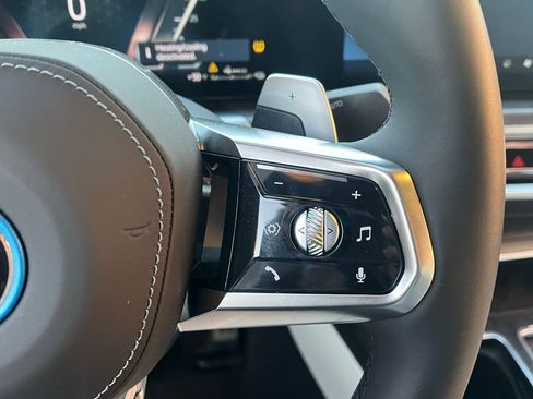 Used 2025 BMW 750e xDrive w/ Premium Package image 10