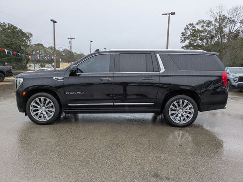 Used 2021 GMC Yukon XL Denali w/ Denali Premium Package RWD image 7