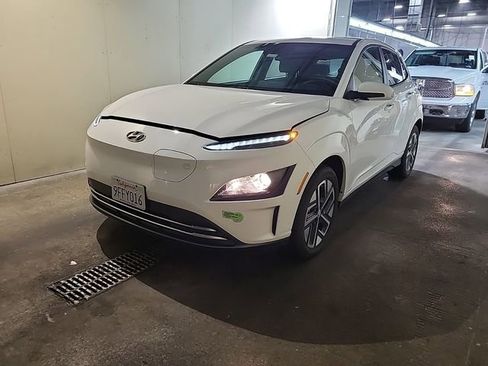Used 2023 Hyundai Kona SE image 2