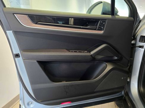 Used 2024 Porsche Cayenne Coupe image 24