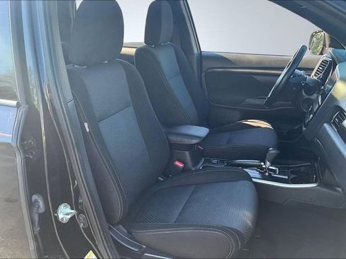 Used 2018 Mitsubishi Outlander FWD image 29