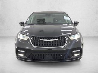 Used 2023 Chrysler Pacifica Touring-L FWD video 2