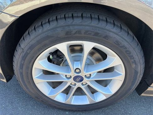 Used 2020 Ford Fusion SE image 17