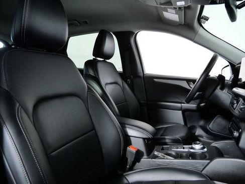 Certified 2025 Ford Escape Platinum AWD/4WD image 12