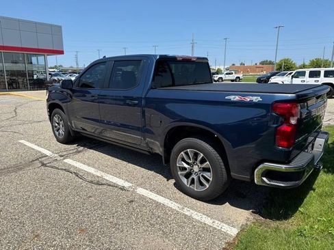Used 2022 Chevrolet Silverado 1500 LT AWD/4WD image 8