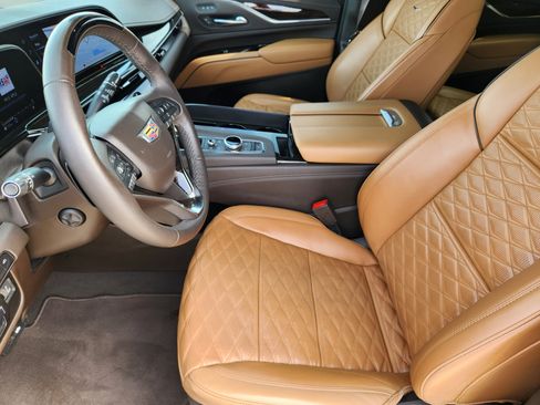 Certified 2024 Cadillac Escalade Premium Luxury w/ Performance Package image 13