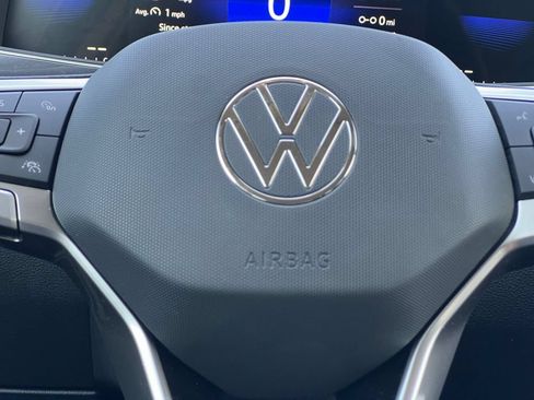 Used 2023 Volkswagen Tiguan SE FWD image 5