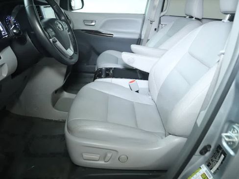 Used 2015 Toyota Sienna XLE Premium AWD/4WD image 18