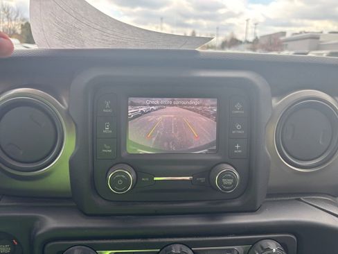 Used 2021 Jeep Wrangler Sport image 18