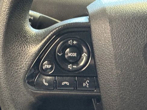 Used 2022 Toyota Prius L Eco image 16
