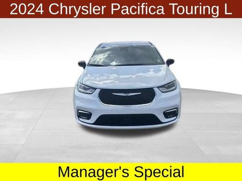 Used 2024 Chrysler Pacifica Touring-L FWD image 2
