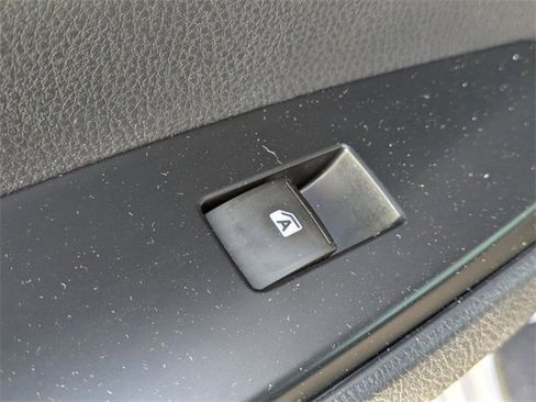 Used 2019 Toyota Camry LE image 23