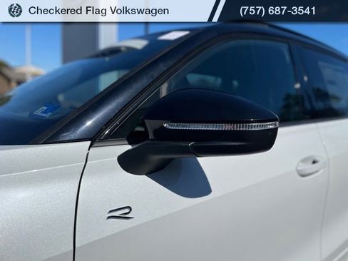 New 2026 Volkswagen Tiguan SE R-Line image 2