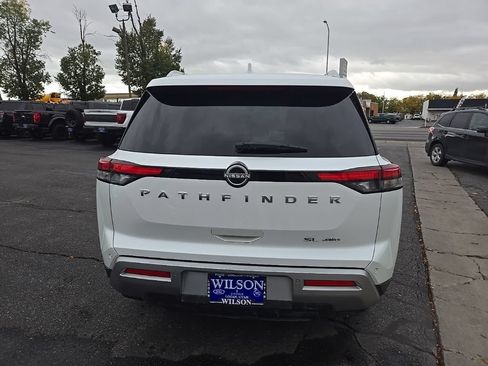 Used 2025 Nissan Pathfinder SL AWD/4WD image 6