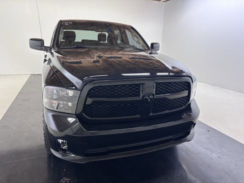 Used 2017 RAM 1500 Express w/ Black Ram 1500 Express Group image 3