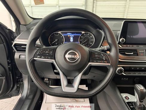 Used 2025 Nissan Altima 2.5 SV FWD image 37