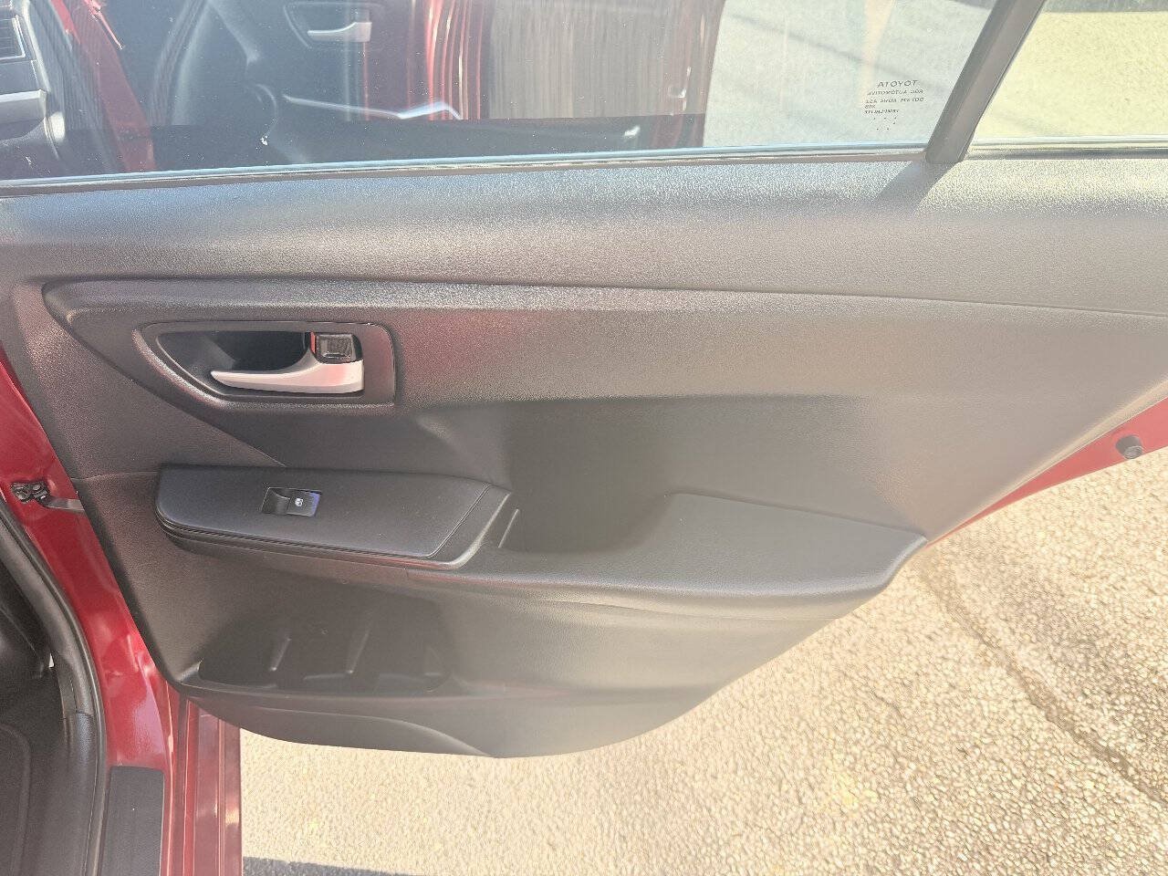 Used 2017 Toyota Camry SE FWD image 16