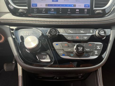 Used 2026 Chrysler Pacifica Pinnacle AWD/4WD image 42