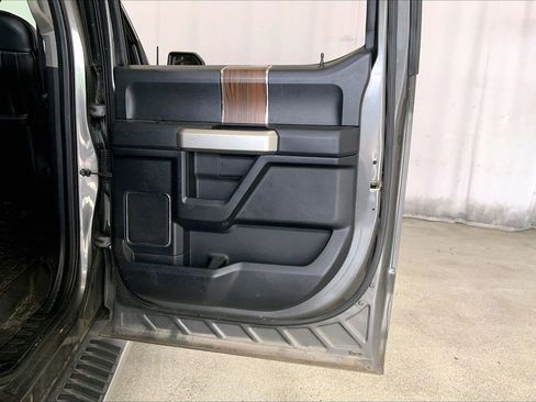 Used 2015 Ford F150 Lariat RWD image 23