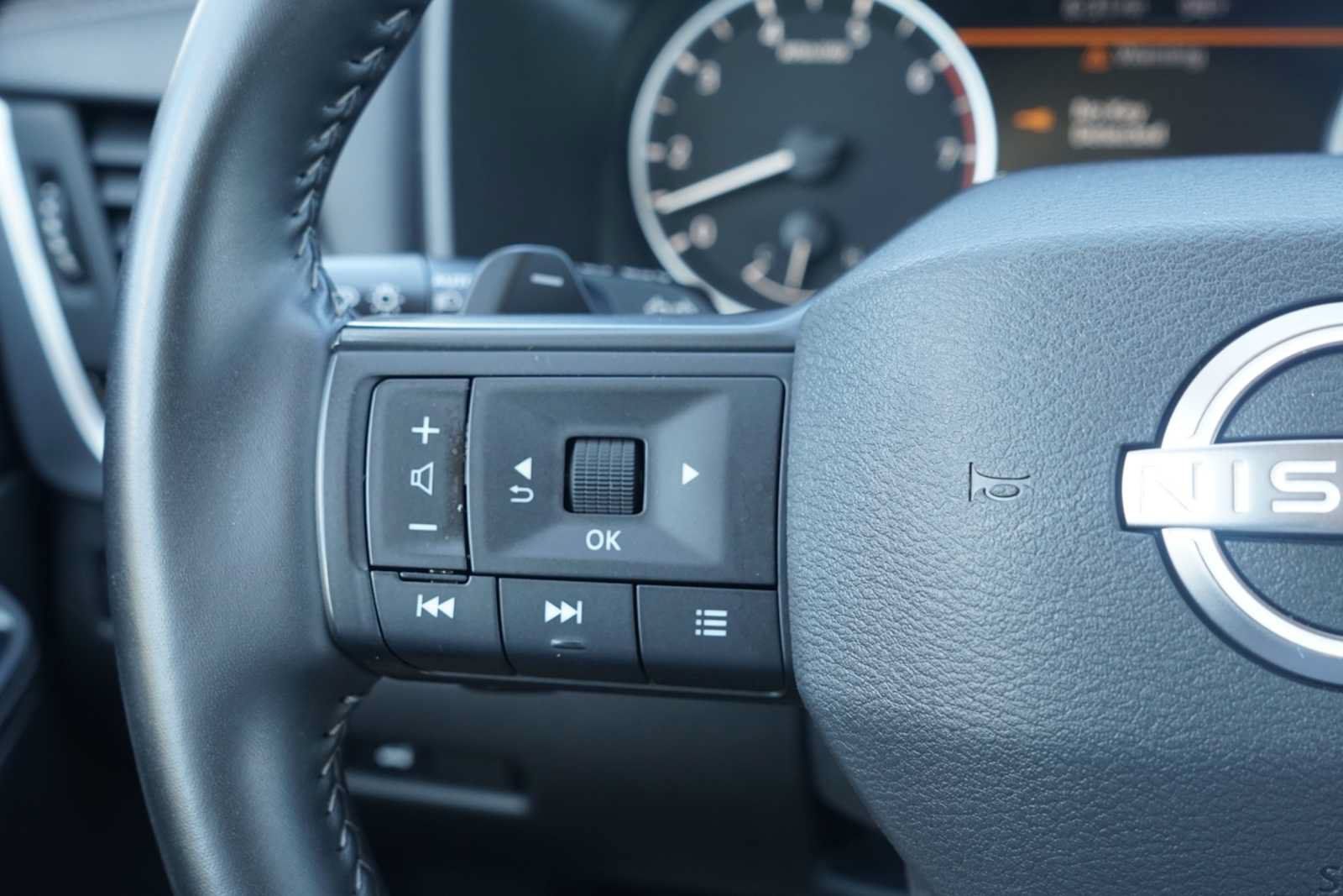 Used 2025 Nissan Rogue SV FWD image 14