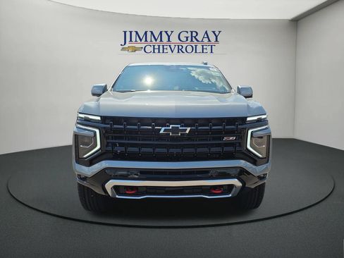 New 2026 Chevrolet Suburban Z71 w/ Z71 Off-Road Package AWD/4WD image 8