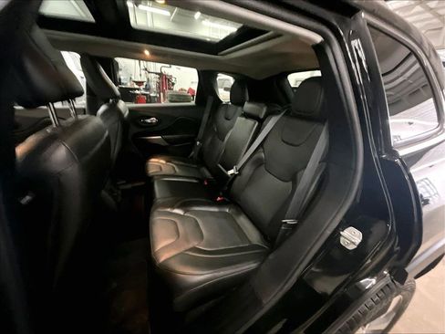 Used 2021 Jeep Cherokee Limited image 15