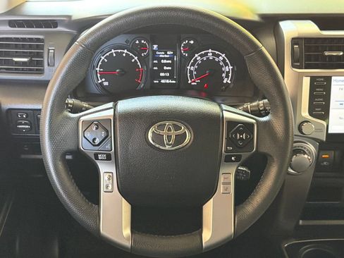 Used 2021 Toyota 4Runner SR5 Premium w/ Moonroof Package AWD/4WD image 4