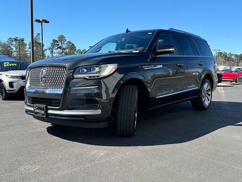 Used 2022 Lincoln Navigator Reserve image 2