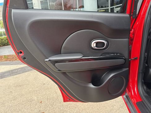 Used 2017 Kia Soul ! w/ Tech Package FWD image 23