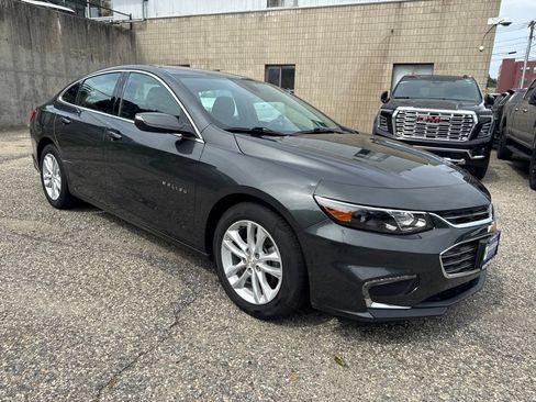 Used 2017 Chevrolet Malibu LT FWD image 8