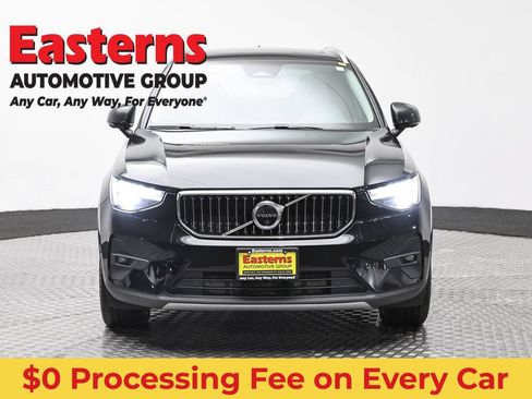 Used 2023 Volvo XC40 B5 Plus AWD/4WD image 2
