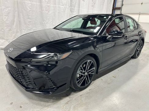 Used 2025 Toyota Camry XSE image 3