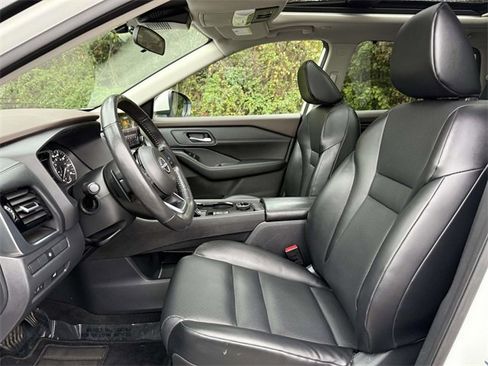 Used 2022 Nissan Rogue SV w/ SV Premium Package image 9