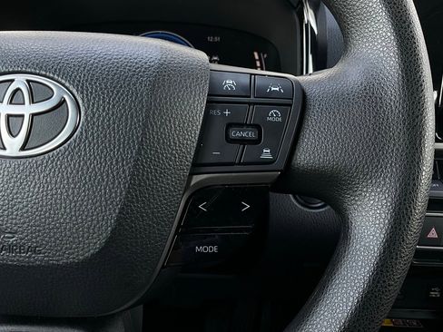 Used 2025 Toyota Camry LE image 33