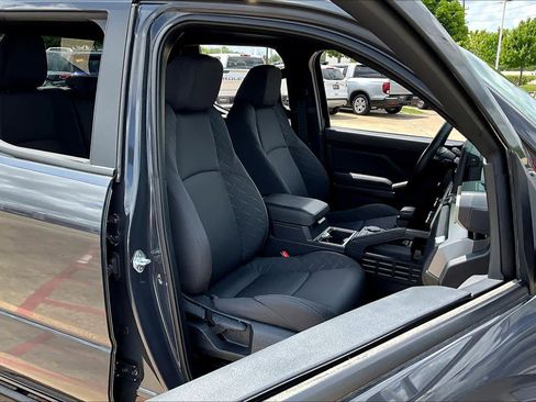 Used 2025 Toyota Tacoma SR5 image 9