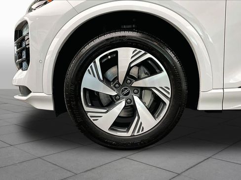 Used 2025 Audi Q6 e-tron Premium w/ Convenience Package image 10