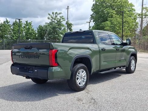 Used 2022 Toyota Tundra SR5 w/ SR5 Convenience Package AWD/4WD image 8