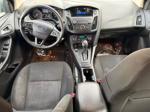Used 2018 Ford Focus SE w/ SE Appearance Package FWD image 25