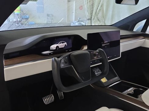 Used 2023 Tesla Model X AWD/4WD image 7