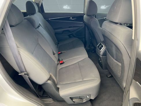 Used 2020 Kia Sorento S image 28