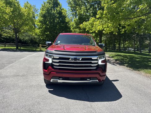 Used 2023 Chevrolet Silverado 1500 High Country w/ High Country Premium Package AWD/4WD image 9